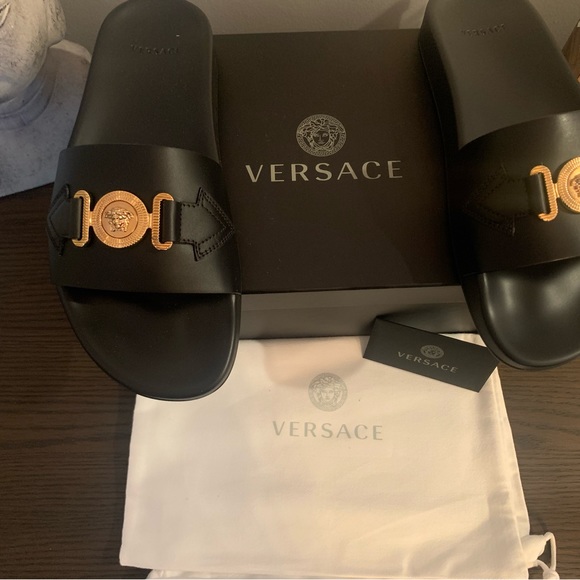 NIB Versace Pool Slides Vitello Nero-Oro Black with Gold Medusa